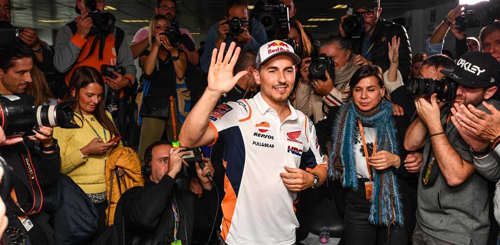 Lorenzo Pensiun Jadi Hari Menyedihkan Bagi MotoGP